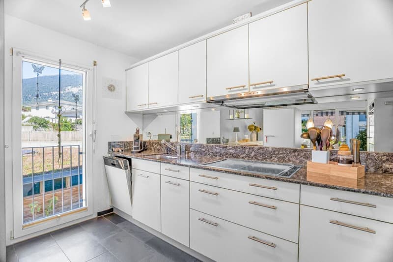 Bonaduz: Helle 4.5-Zimmer-Wohnung in grossem Balkon, Lift und eigenem Hobbyraum (4)