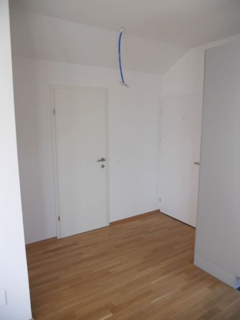 Attraktive 2.5-Zi-Dachwohnung mit grossem Balkon (7)