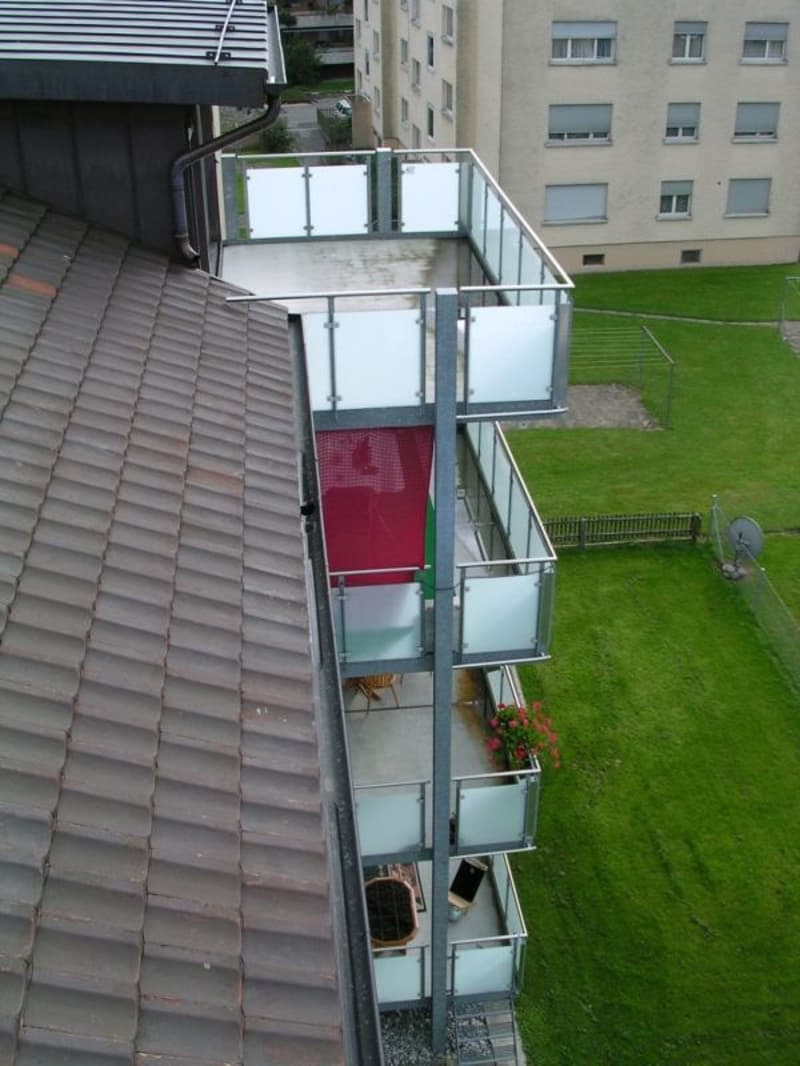 Attraktive 2.5-Zi-Dachwohnung mit grossem Balkon (10)
