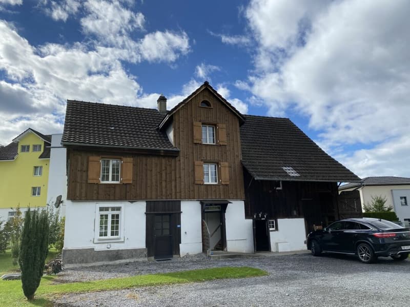 Idyllisches 6.5 Zimmer EFH exkl. Scheune (1)