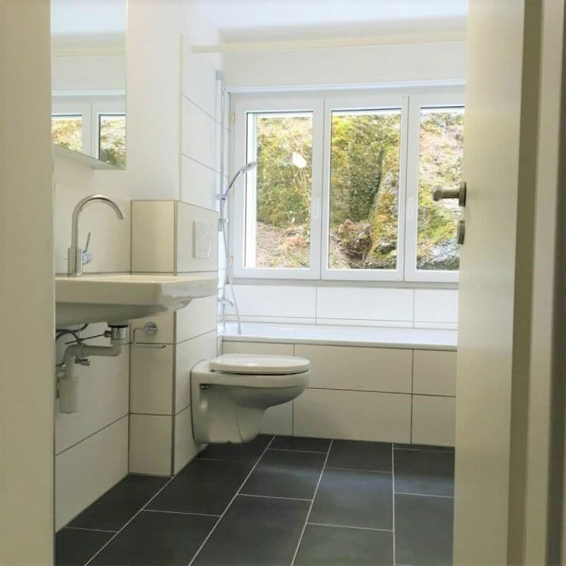 Geräumige und sonnige 4-Zi-Whg mit grossem Balkon (7)