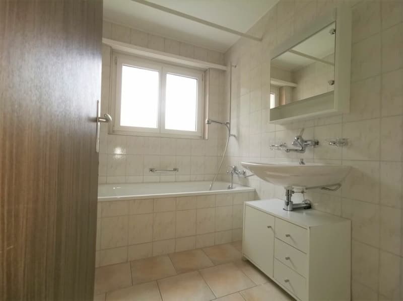 Helle und grosse 3.5 Zimmer Wohnung mit Balkon Nr. 2 (3)