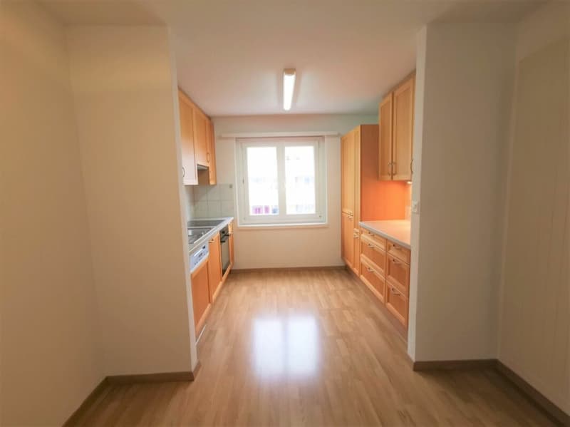 Helle und grosse 3.5 Zimmer Wohnung mit Balkon Nr. 2 (1)