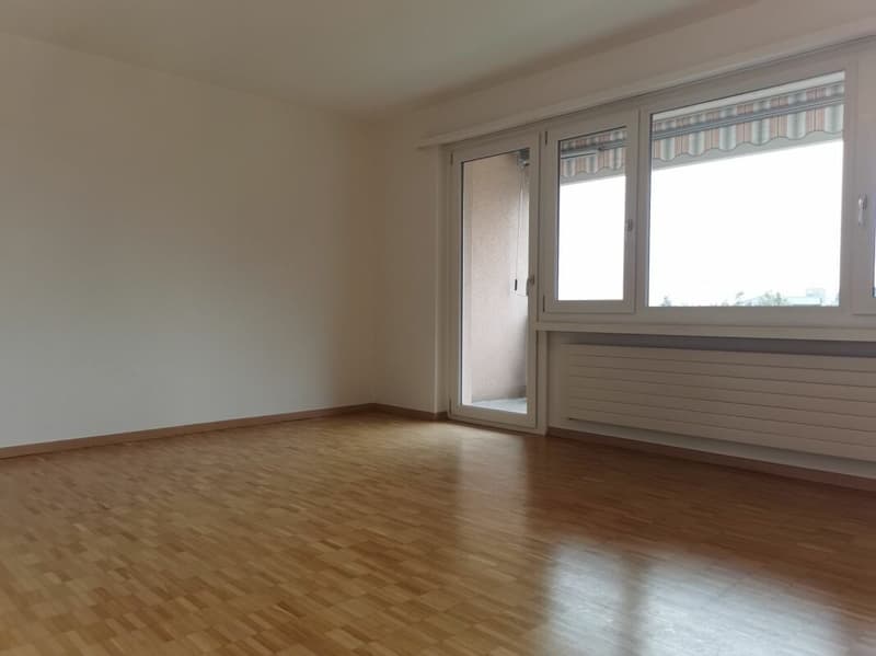 Helle und grosse 3.5 Zimmer Wohnung mit Balkon Nr. 2 (4)