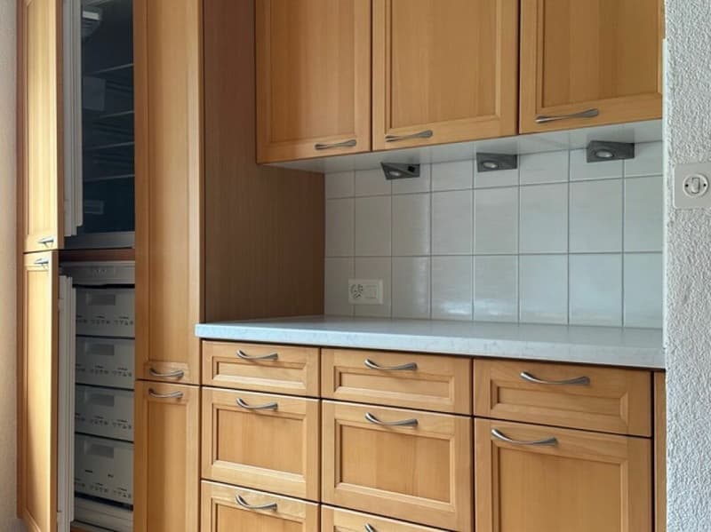 Helle und grosse 3.5 Zimmer Wohnung mit Balkon Nr. 2 (7)