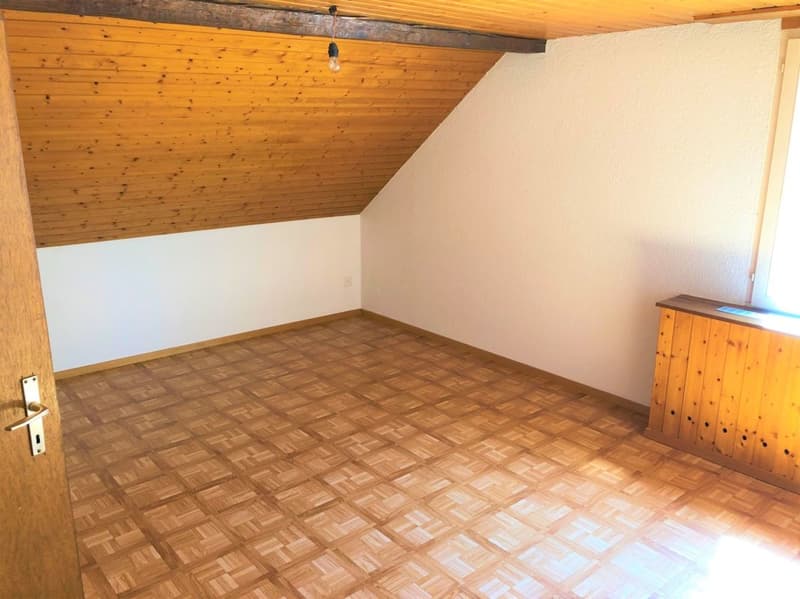 Grosszügige 3,5 Zimmer-Dachwohnung (5)