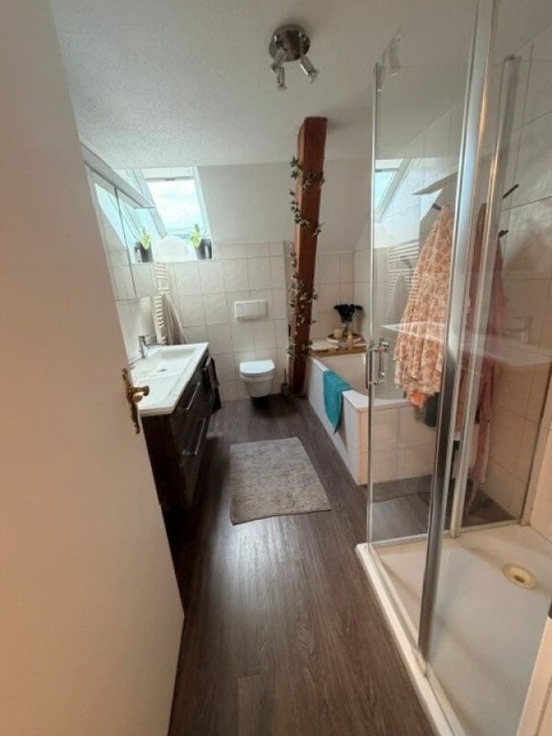 grosszügige 4 Zimmer Wohnung (10)