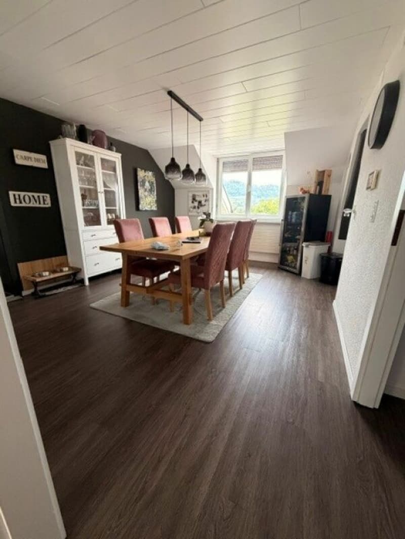 grosszügige 4 Zimmer Wohnung (2)