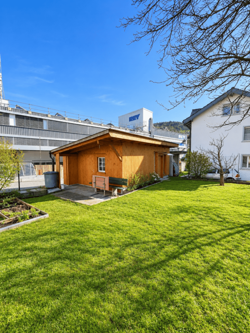 Hobby-Gartenhaus mit Beete zu vermieten (1)