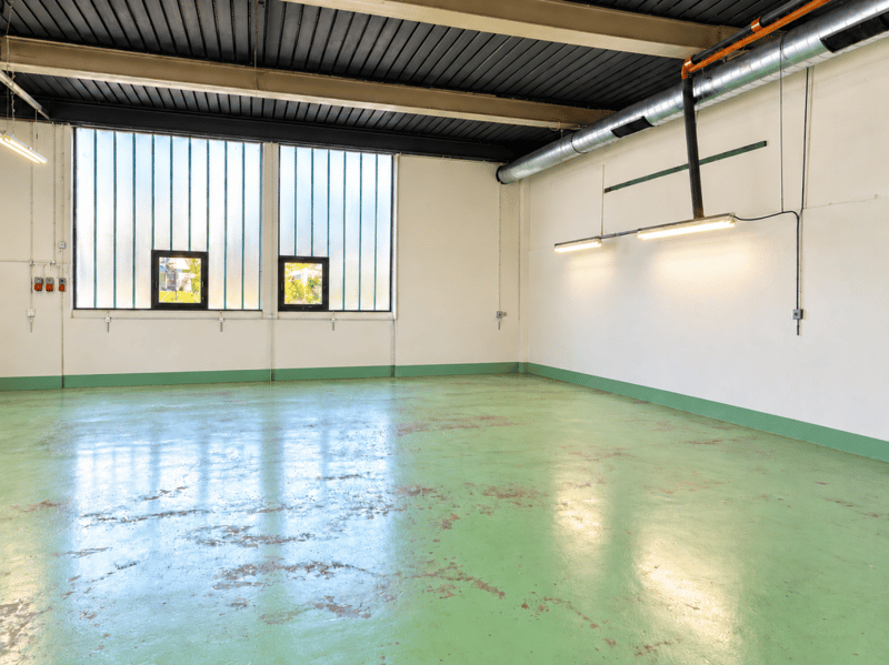 Gewerbe/Lager/Werkstatt/Atelier zu vermieten (4)