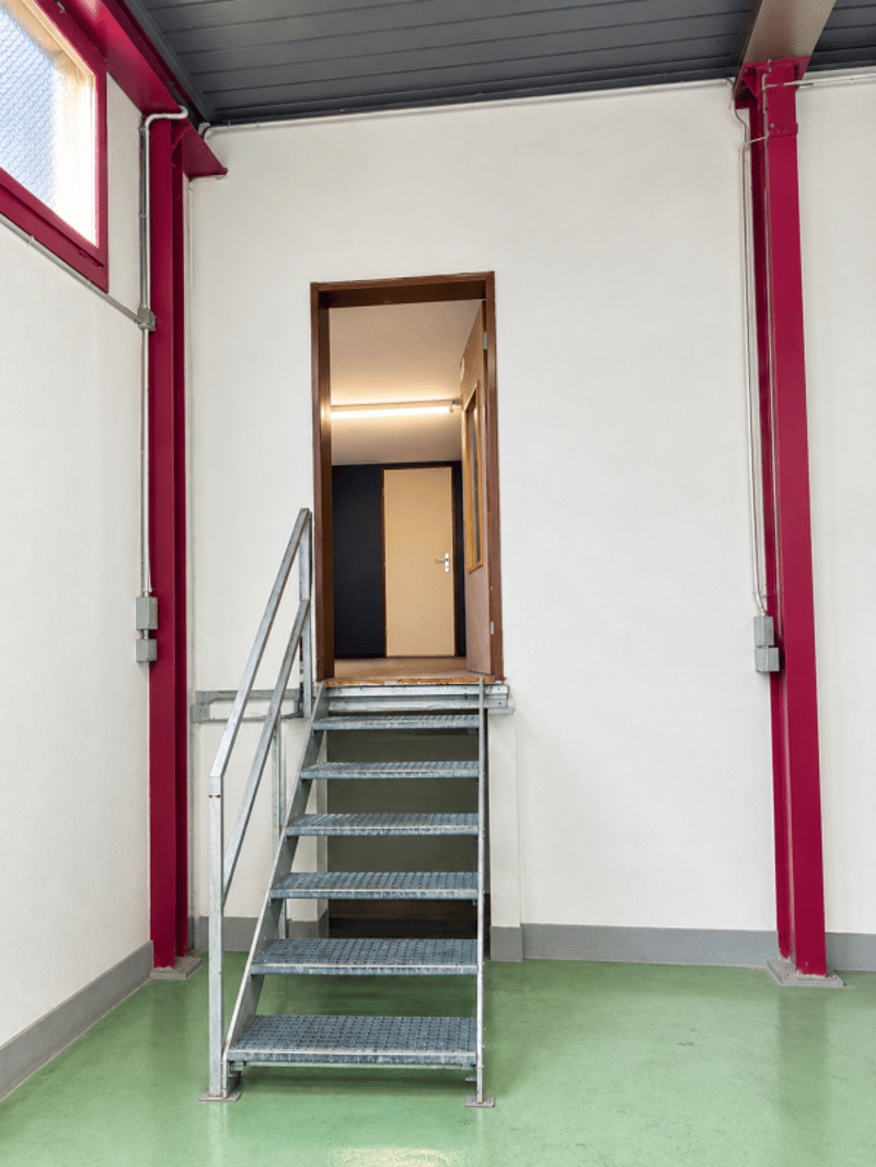 Gewerbe/Lager/Werkstatt/Atelier zu vermieten (6)