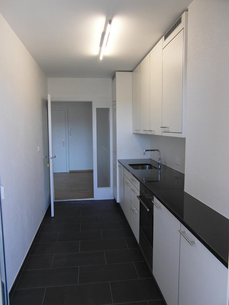 Am Puls der Stadt: Moderne Hochhaus-Wohnung direkt am BH Wankdorf (2)