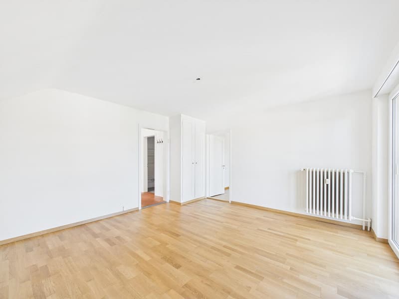 helle 2-Zimmerdachwohnung an zentraler Lage in Bern Bümpliz (4)