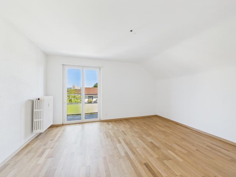 helle 2-Zimmerdachwohnung an zentraler Lage in Bern Bümpliz (3)