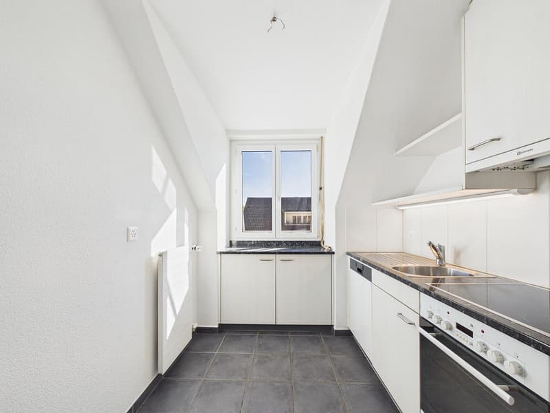 helle 2-Zimmerdachwohnung an zentraler Lage in Bern Bümpliz (1)