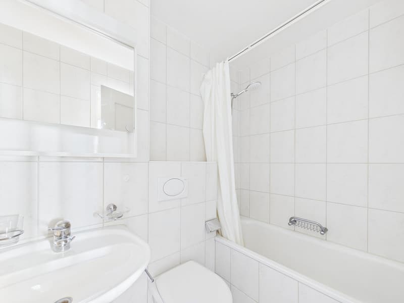 helle 2-Zimmerdachwohnung an zentraler Lage in Bern Bümpliz (10)