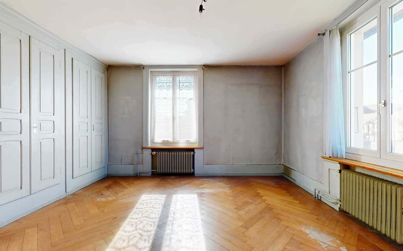 Äs autehrwürdigs Huus mit riesigem Umschwung a idealer Lag, so gross, dass ou zwe Wohnige müglech si (20)
