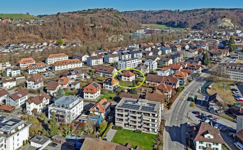 Äs autehrwürdigs Huus mit riesigem Umschwung a idealer Lag, so gross, dass ou zwe Wohnige müglech si (9)