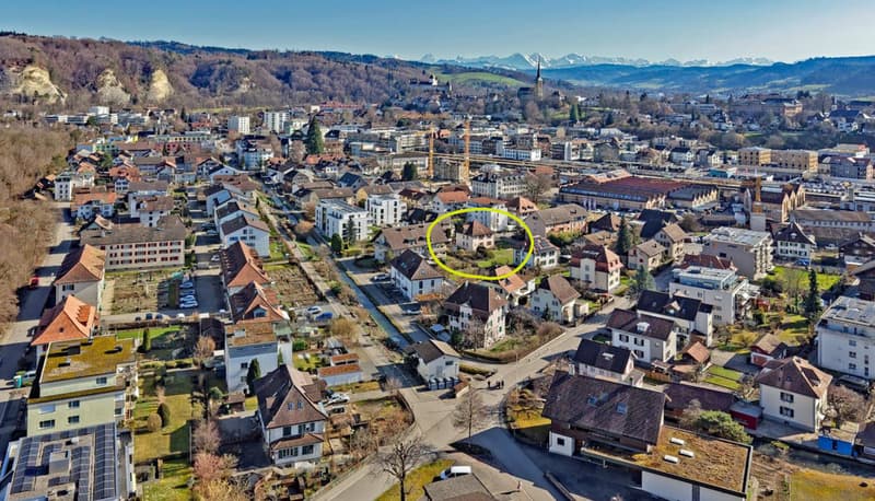 Äs autehrwürdigs Huus mit riesigem Umschwung a idealer Lag, so gross, dass ou zwe Wohnige müglech si (10)