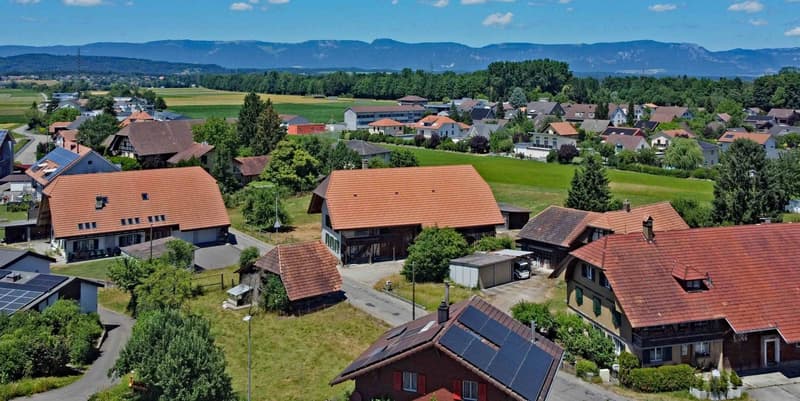 Über 2'300 m² Bouland a idealer Lag (9)