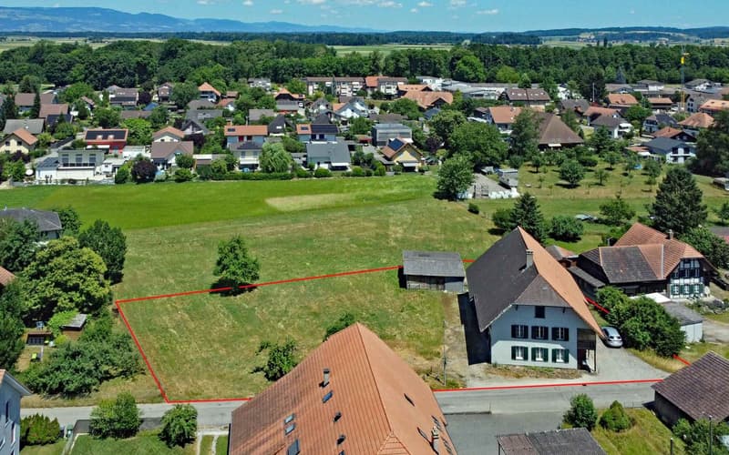 Über 2'300 m² Bouland a idealer Lag (1)