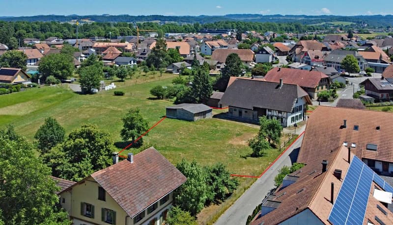 Über 2'300 m² Bouland a idealer Lag (2)