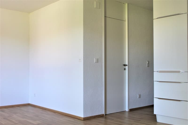 Moderne 1.5-Zimmer-Wohnung mit Balkon und schöner Aussicht in Wolhusen (4)