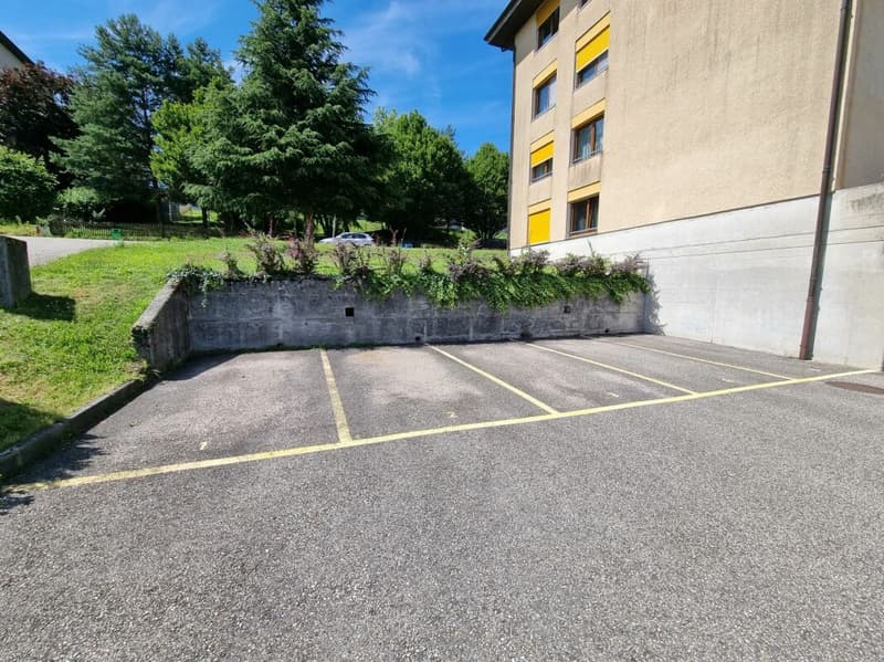 Places de parc extérieures (2)