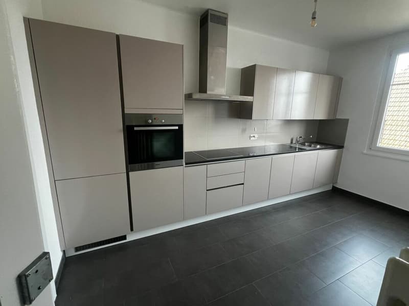 Magnifique appartement de 6 pièces au dernier étage d'un immeuble de caractère - Rue Edouard-Desor 3 à Neuchâtel (2)