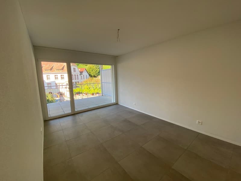 Moderne 2.5-Zimmer-Wohnung mit 19.5 m² Balkon im Herzen von Flüh (7)