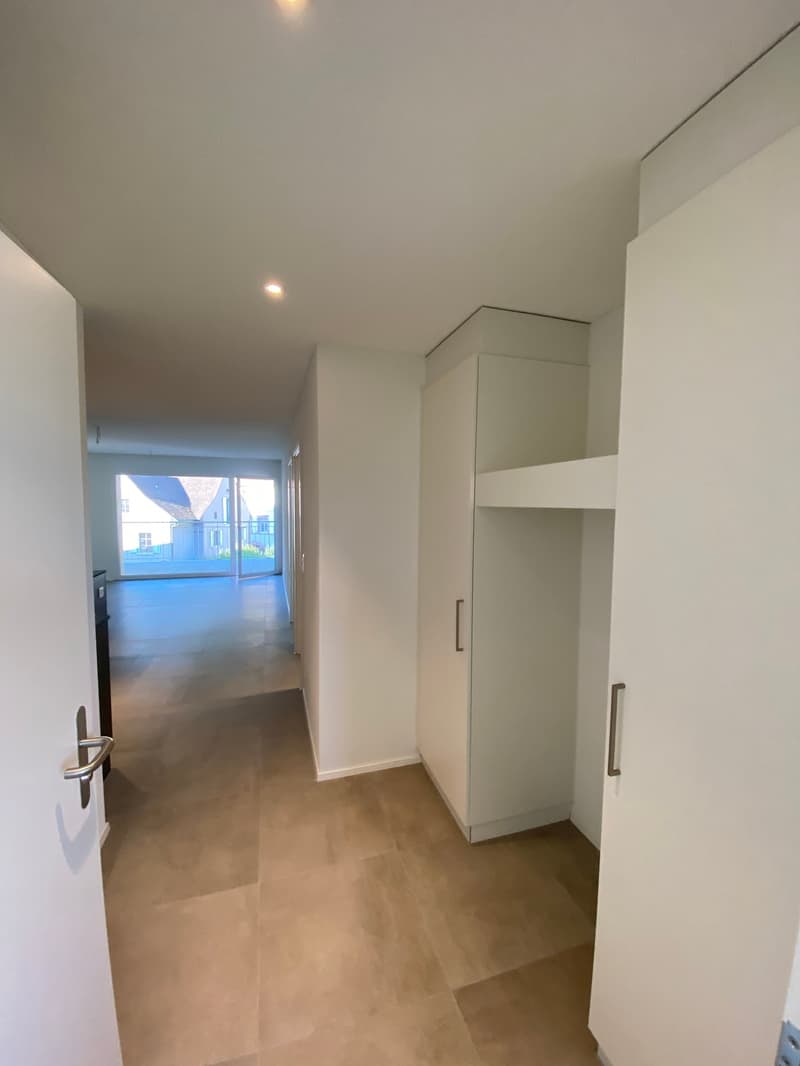 Moderne 2.5-Zimmer-Wohnung mit 19.5 m² Balkon im Herzen von Flüh (8)