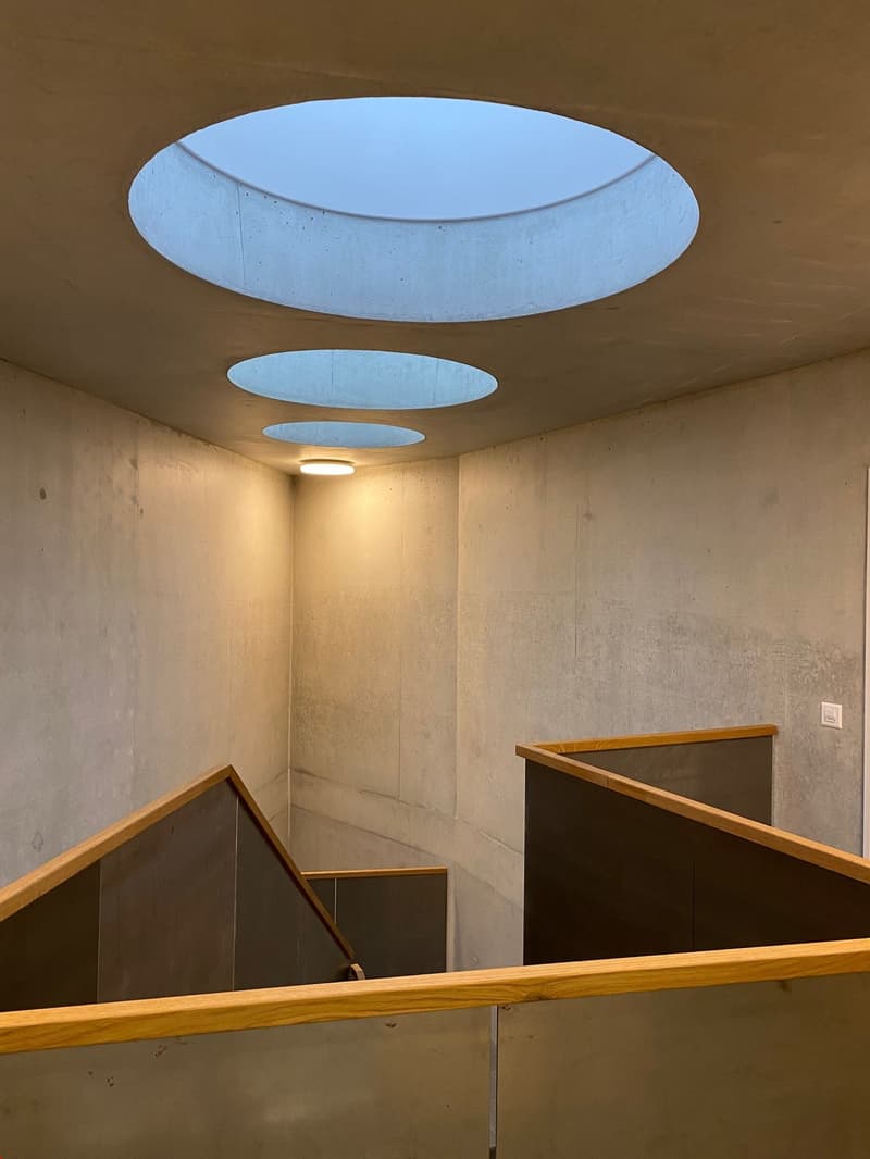 Schönes, spannendes Treppenhaus mit tollen Lichtquellen