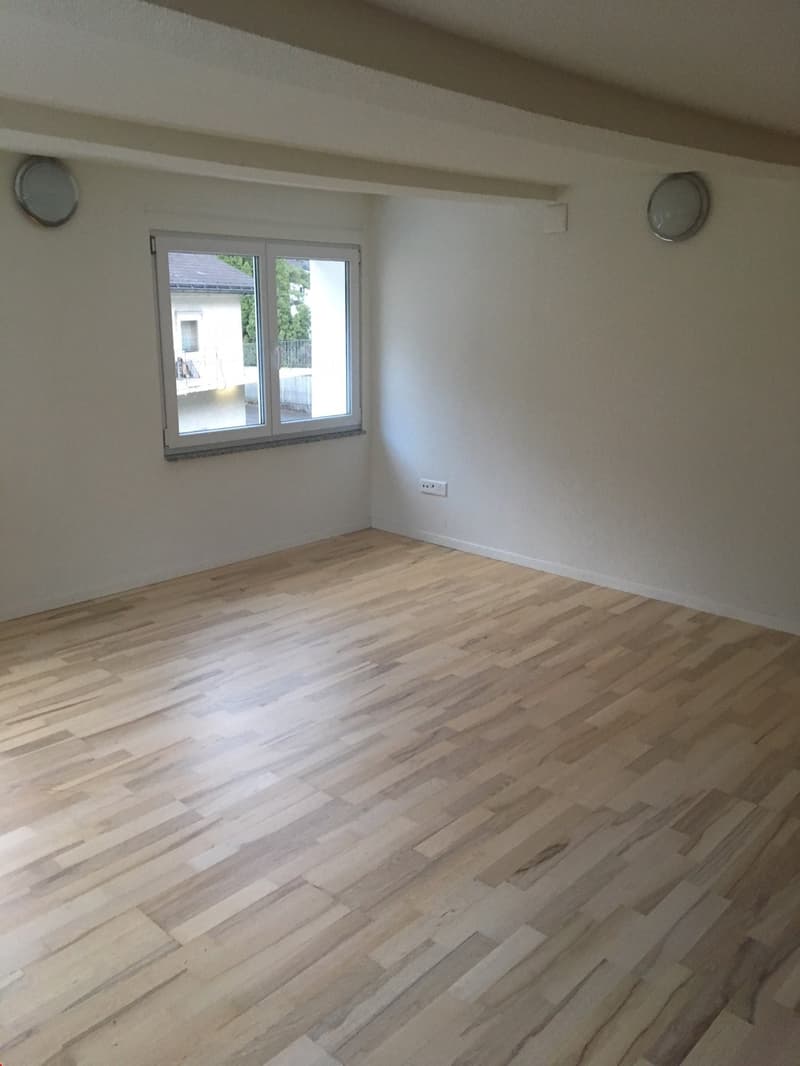 Wohnzimmer mit viel Platz zum Essen und Wohnen
