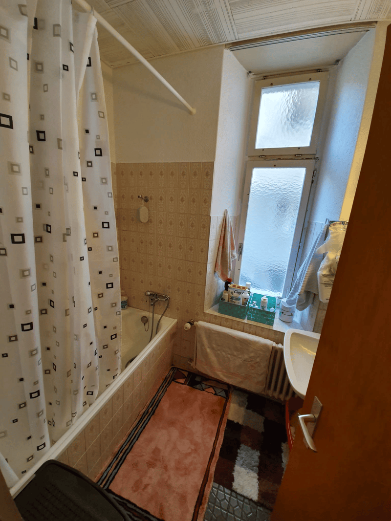 Badezimmer mit Badewanne