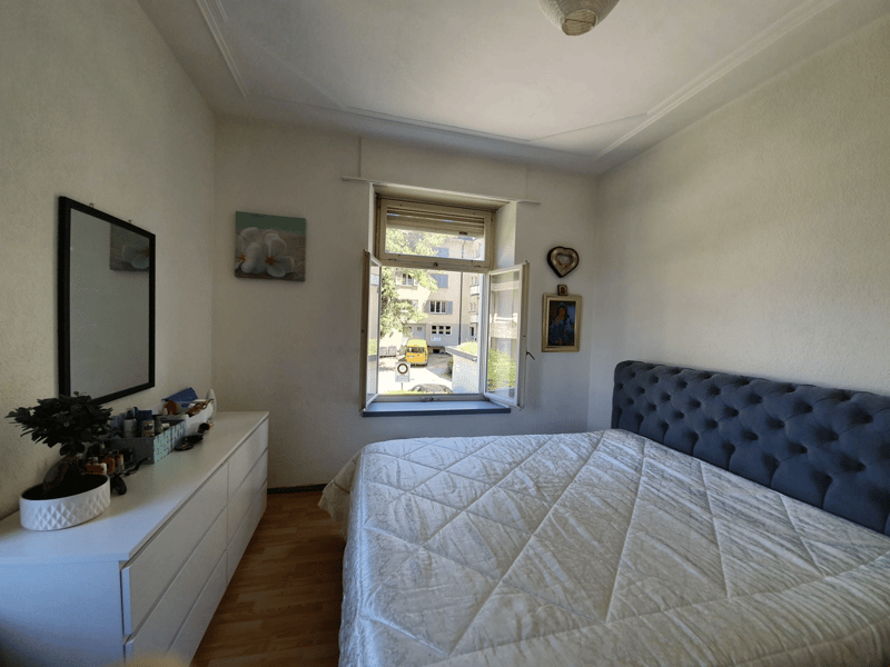 Grosses, helles Elternschlafzimmer