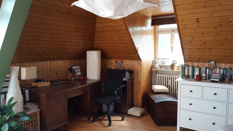 Platz für einen Bürotisch