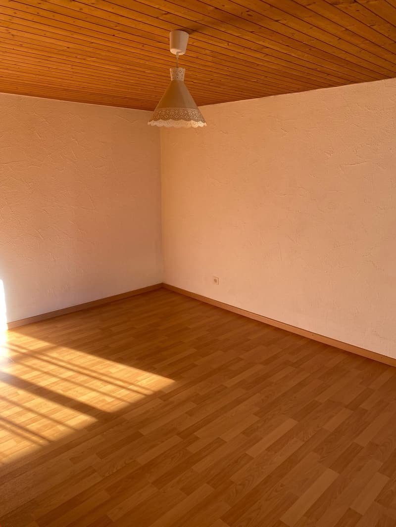 Viel Platz für ein grosses Bett sowie Schränke
