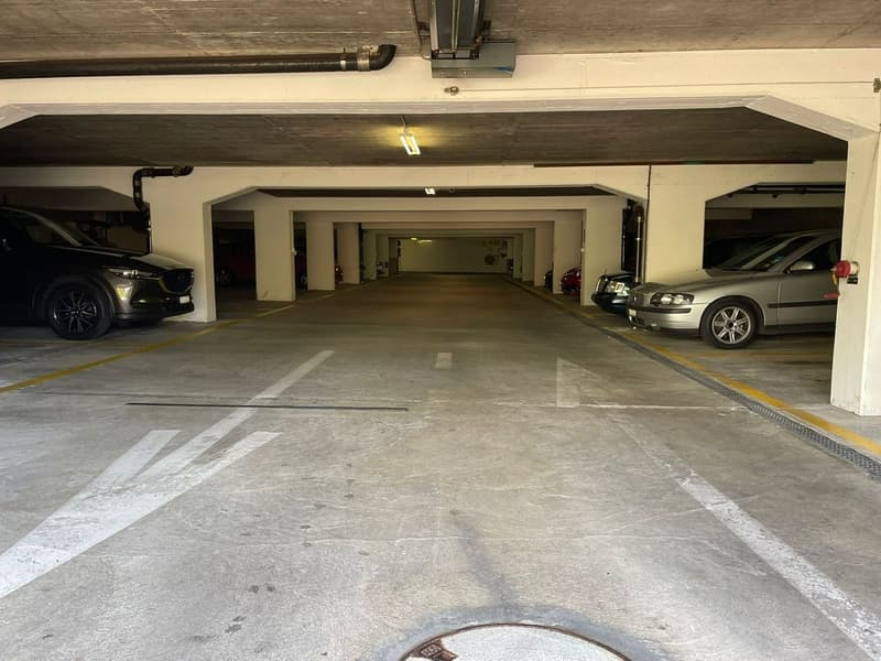 Ab sofort - Autoeinstellplatz in Tiefgarage in Wallisellen - Nähe Doktorhaus (2)