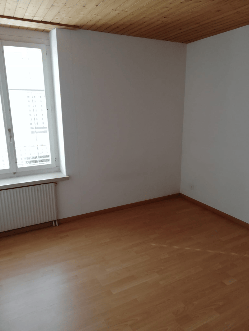 Wohnung mit Wohnzimmer und zwei Schlafzimmern oder Büro