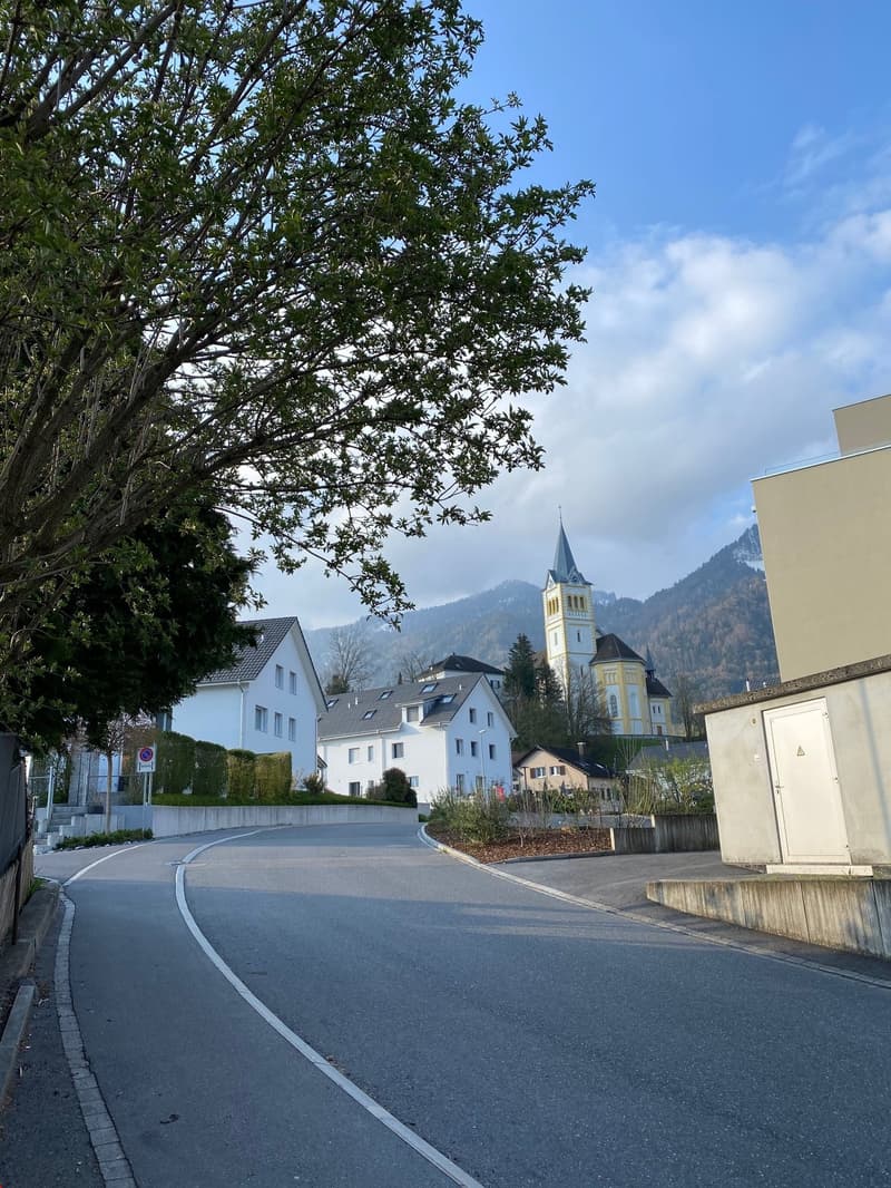 Blick vom Haus zum Dorfkern und der Kirche