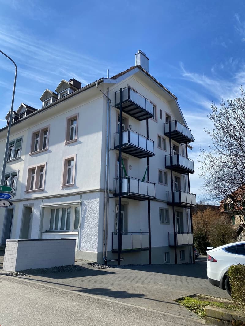 Schönes und stattliches Haus, angrenzend an ein ruhiges, grünes Quartier mit Blick bis zum Weissenstein