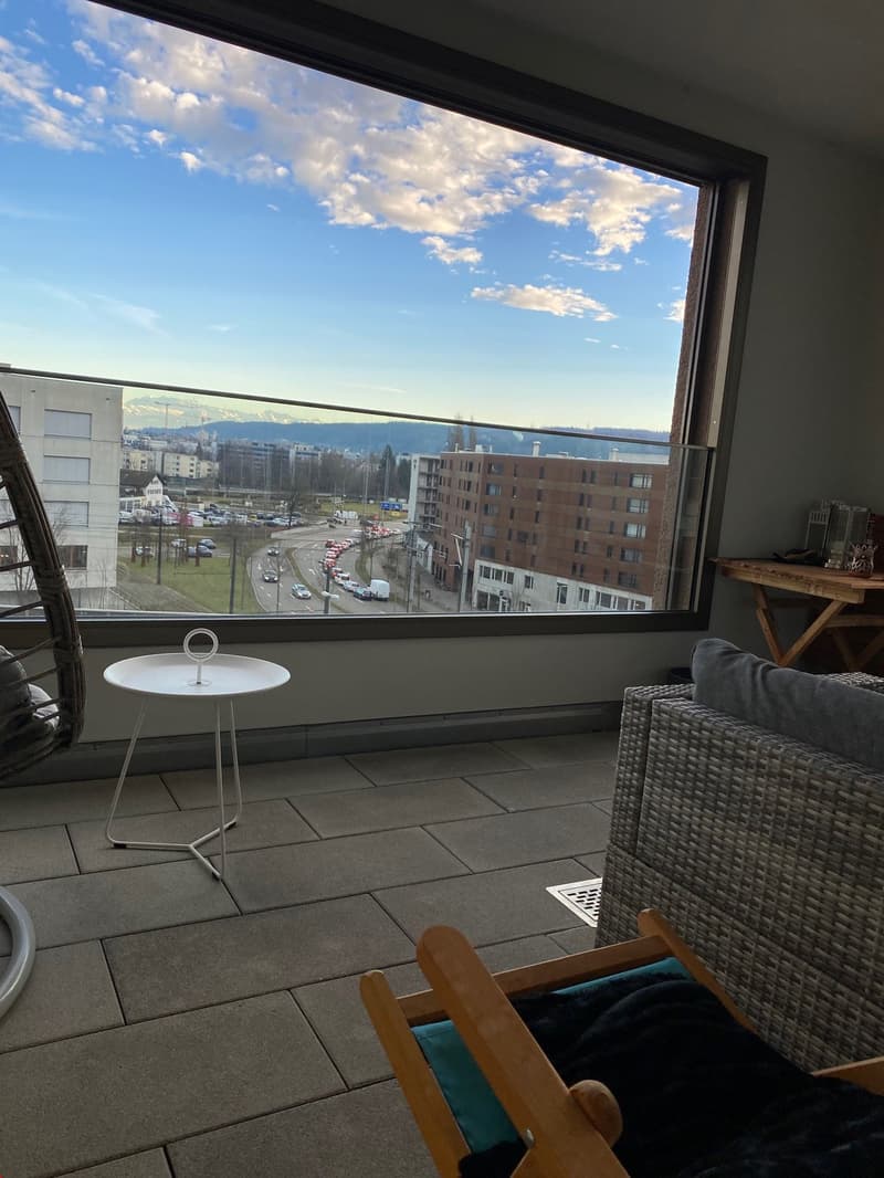 Ausblick von der tollen Loggia in Richtung Dübendorf