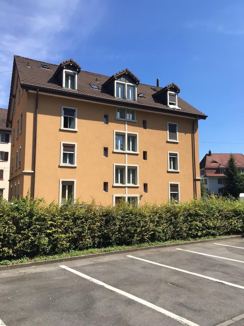 Haus mit ruhigen Schlafzimmern gegen den Hinterhof