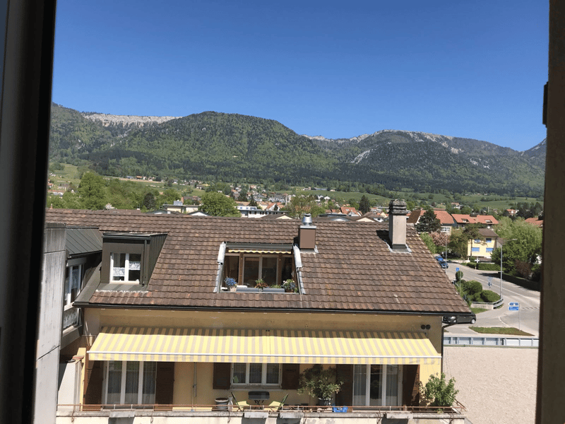 Schöner Ausblick ins Quartier und über die Dächer in Richtung Weissenstein