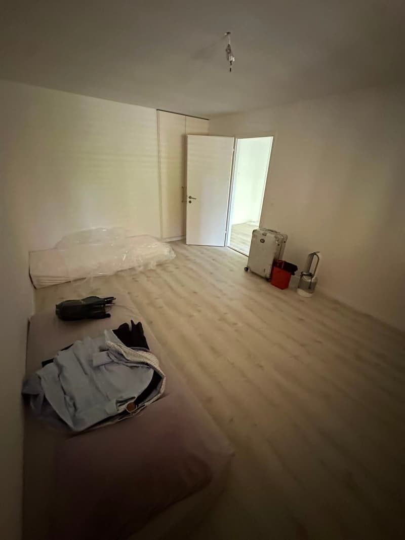 Ab 1.2./1.3. - Schöne 2.5 Zi Wohnung mit Balkon, grosse Einzelgarage (12)
