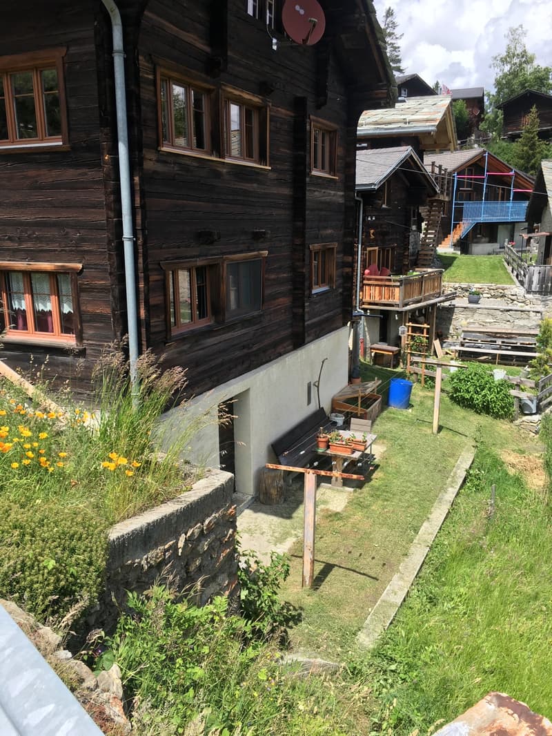 Rustikale 4.5-Zimmer-Wohnung mit Garten und Panoramablick (2)