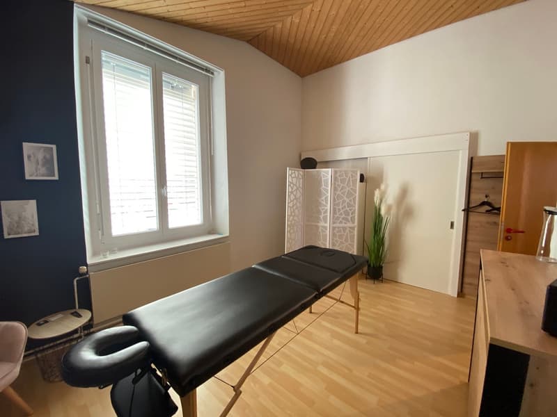 schöner Praxis- / Gewerberaum mit Küche, Allgemeinbereichen, Toiletten, Parkplätzen (4)