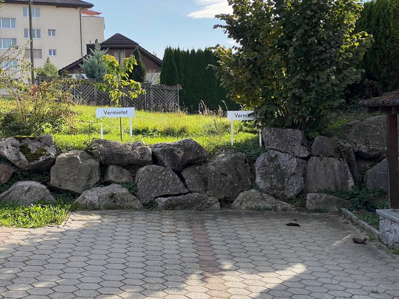 günstig parkieren in Menziken, Aussenparkplatz Nr. 3 (13)