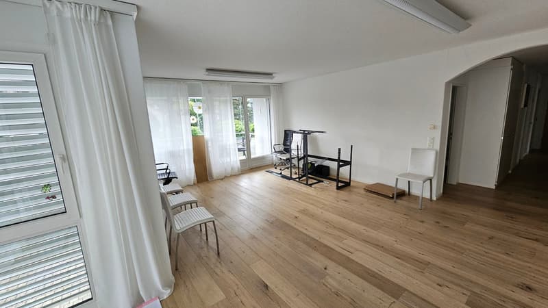 Grosse 3.5 Zimmer Praxis behindertengerecht ausgestattet (5)