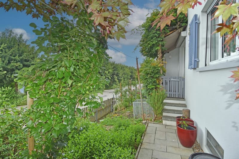 Charmantes Familienhaus mit Gartenidylle (11)